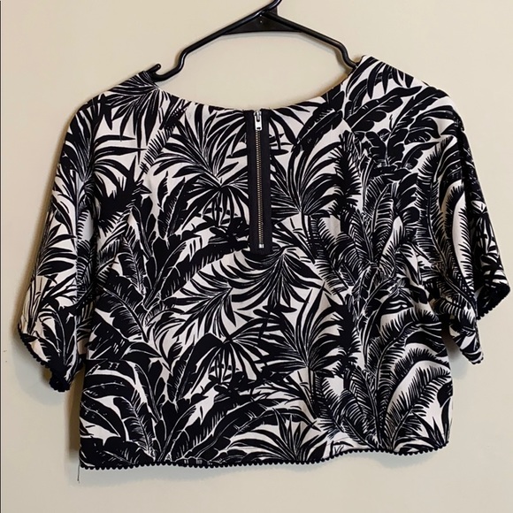 Palm Tree Leaf Pattern Top - Picture 2 of 3